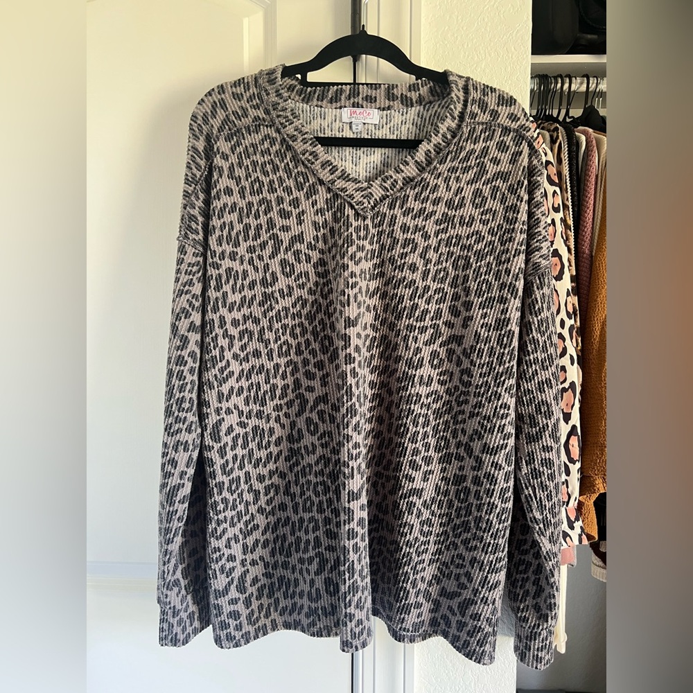 *NWOT* Moco Boutique Gray Animal Print Long Sleeve